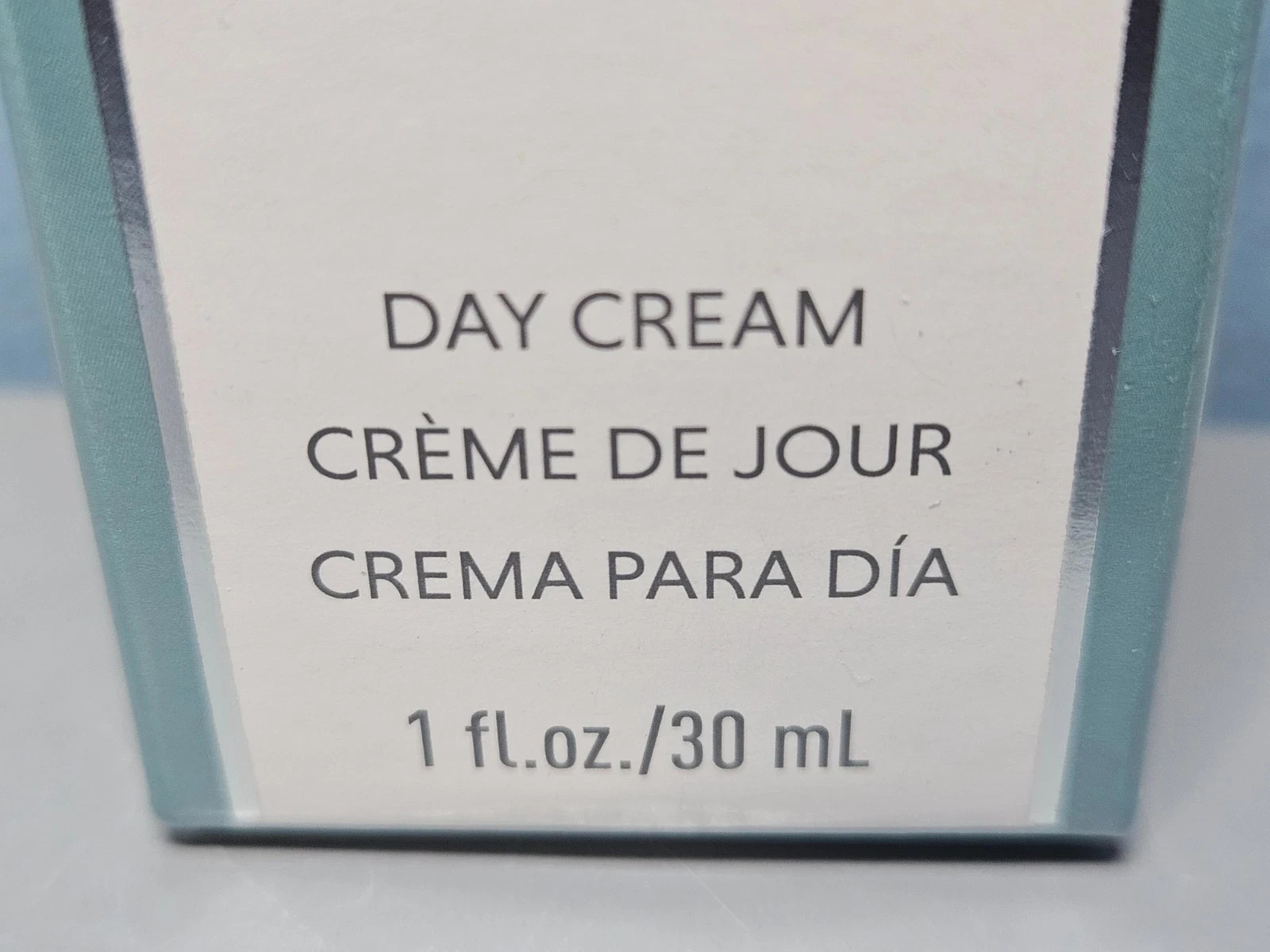 Neora Age IQ Day Cream 1 fl. oz – New & Sealed Exp 11/2028