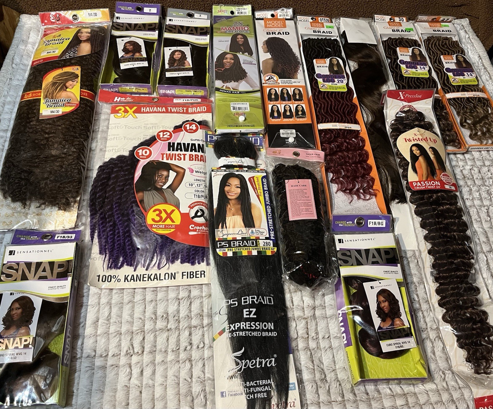 Hair Extensions & Clip In Ponytails Lot of 32 Various Brands & Length As Shown