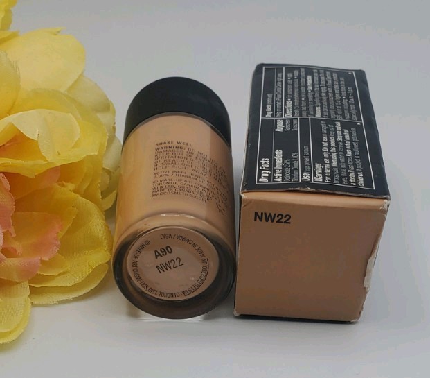 M·A·C Studio Fix Fluid Liquid Foundation NW22 Matte Full SPF 15 1 oz 24M