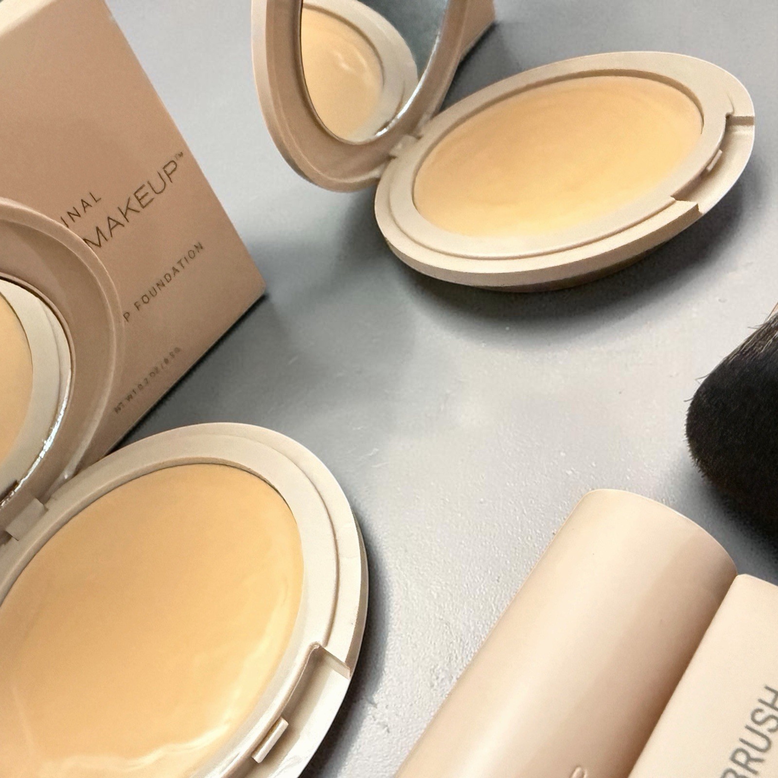 The Original No Makeup Makeup LIGHT MEDIUM LOT x2 Foundation & Brushes Damaged